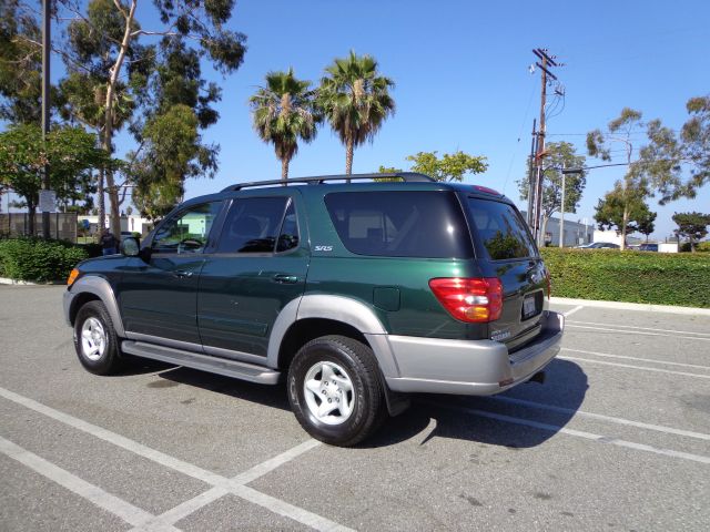 Toyota Sequoia 2002 photo 2