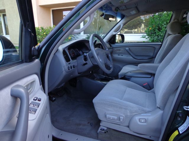 Toyota Sequoia 2002 photo 4