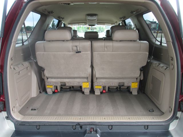 Toyota Sequoia 2002 photo 11