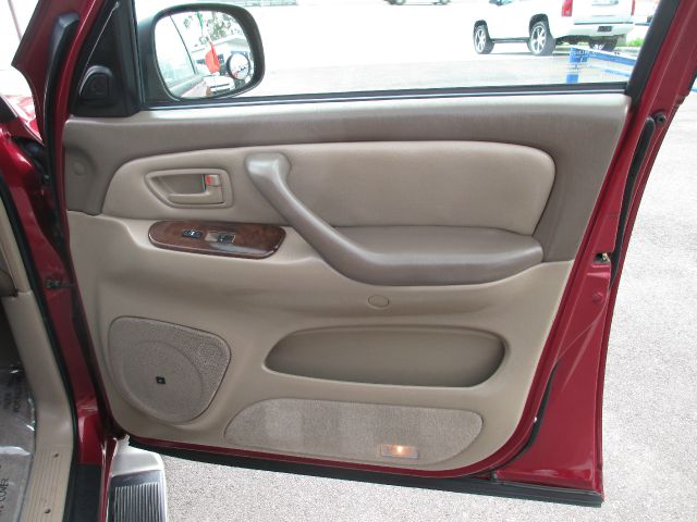 Toyota Sequoia 2002 photo 18