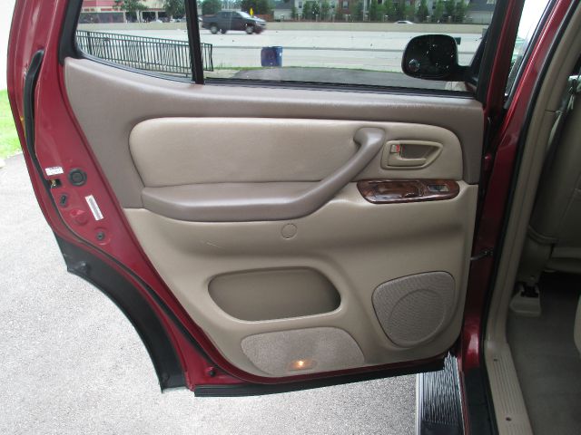 Toyota Sequoia 2002 photo 19