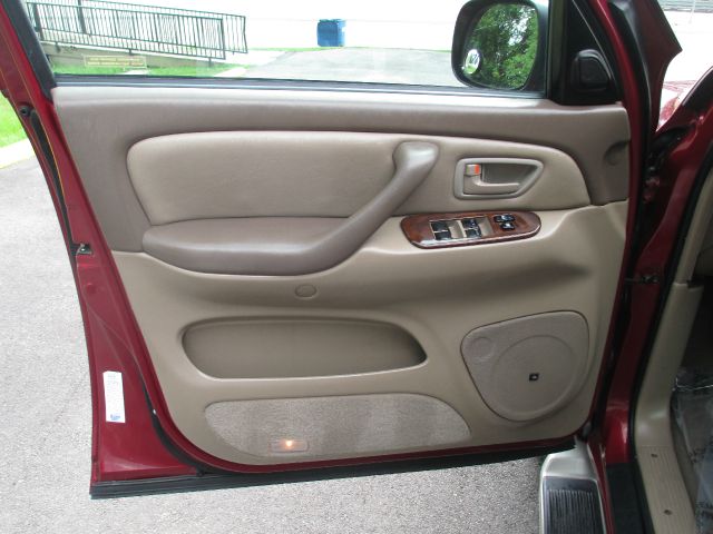 Toyota Sequoia 2002 photo 21