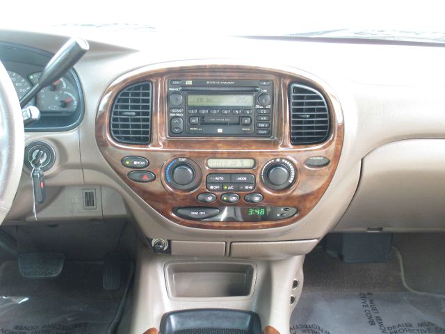 Toyota Sequoia 2002 photo 24