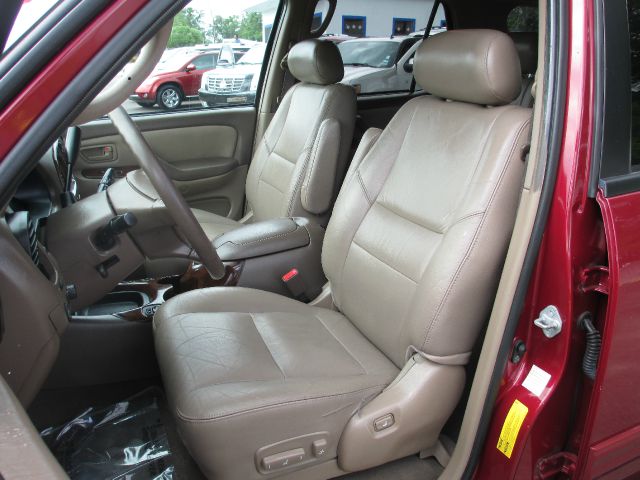 Toyota Sequoia 2002 photo 3