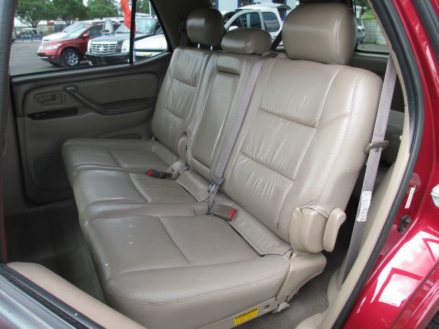 Toyota Sequoia 2002 photo 5