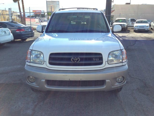 Toyota Sequoia 2002 photo 1