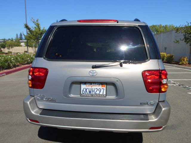 Toyota Sequoia 2002 photo 1