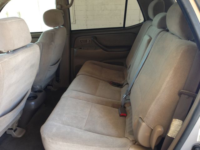 Toyota Sequoia 2002 photo 1