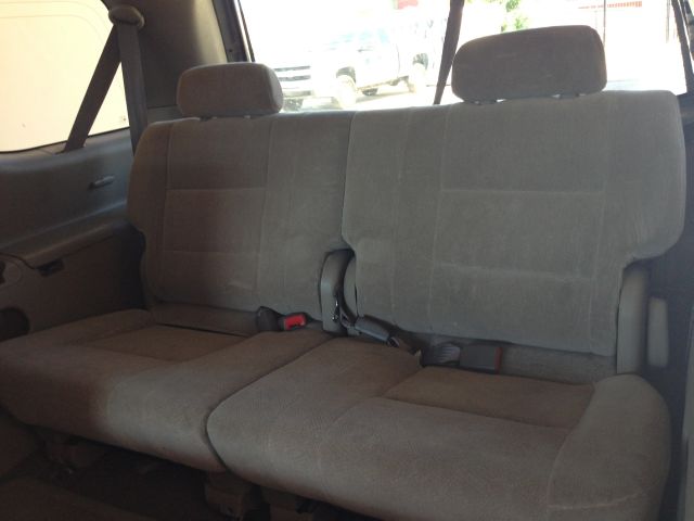 Toyota Sequoia 2002 photo 2