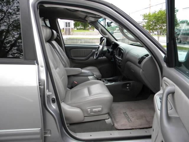 Toyota Sequoia 2002 photo 11