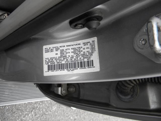 Toyota Sequoia 2002 photo 2