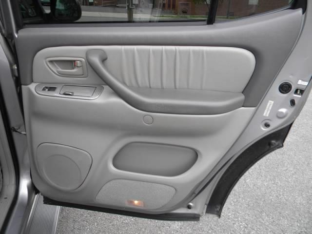 Toyota Sequoia 2002 photo 20