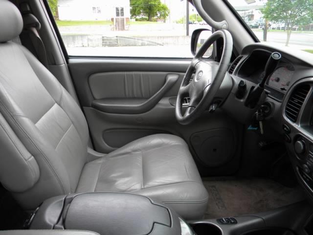 Toyota Sequoia 2002 photo 24