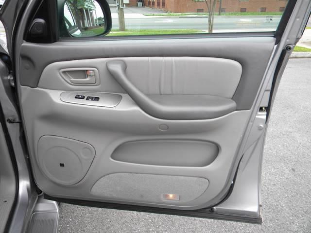 Toyota Sequoia 2002 photo 25