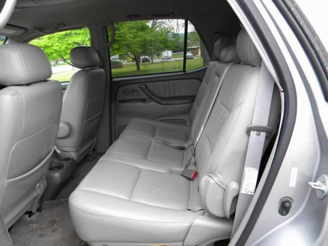 Toyota Sequoia 2002 photo 4