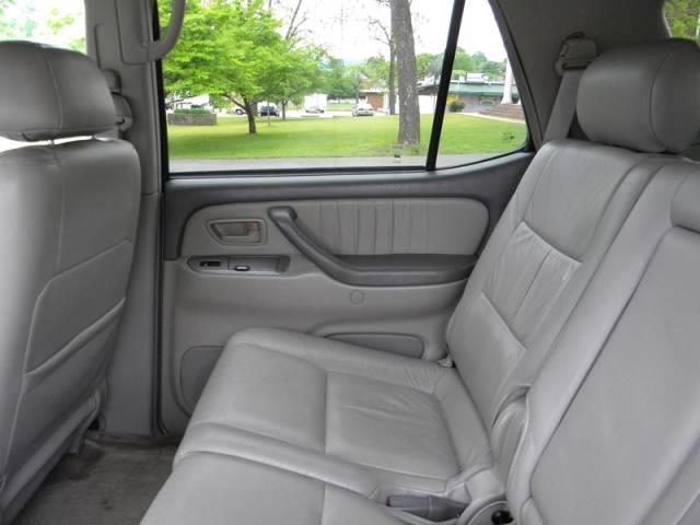 Toyota Sequoia 2002 photo 7