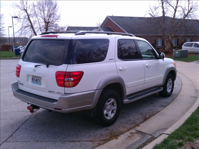 Toyota Sequoia 2002 photo 2