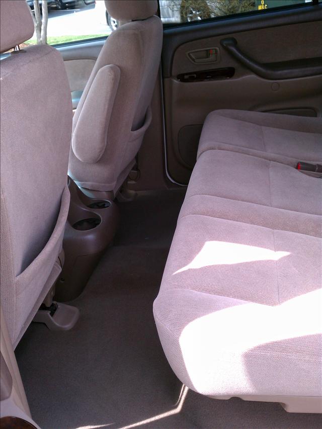 Toyota Sequoia 2002 photo 5