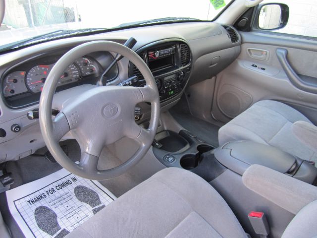 Toyota Sequoia 2002 photo 2