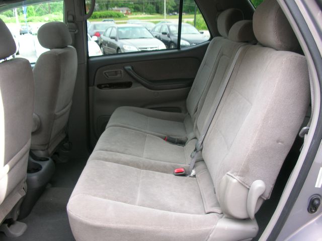 Toyota Sequoia 2002 photo 1