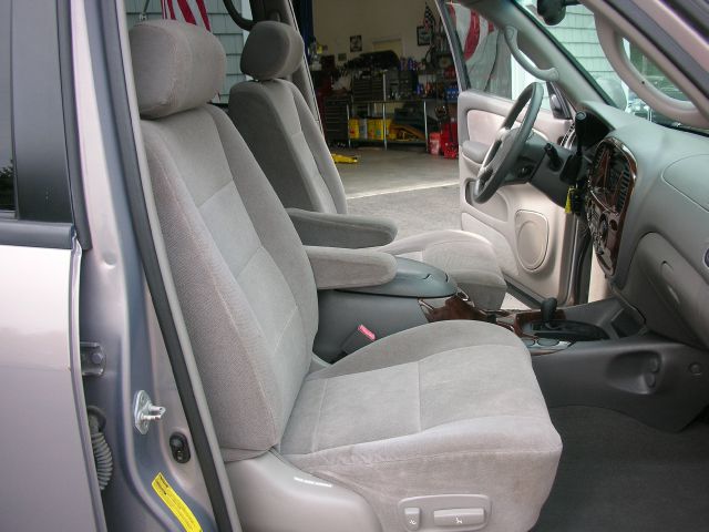 Toyota Sequoia 2002 photo 4