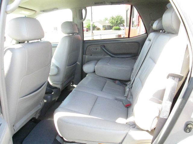 Toyota Sequoia 2002 photo 1