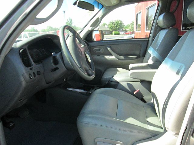 Toyota Sequoia 2002 photo 2