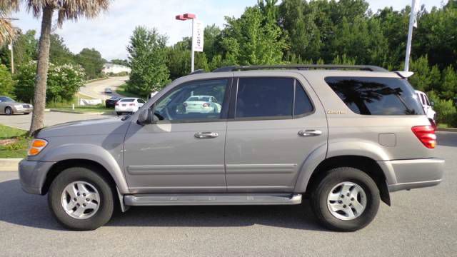 Toyota Sequoia 2002 photo 4