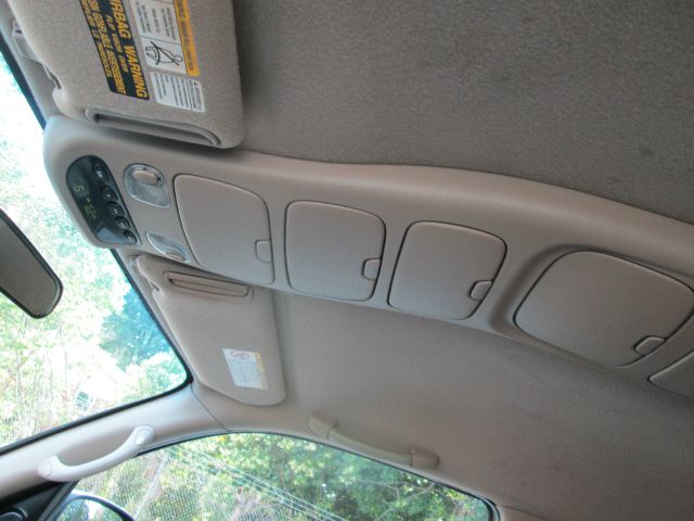 Toyota Sequoia 2002 photo 2