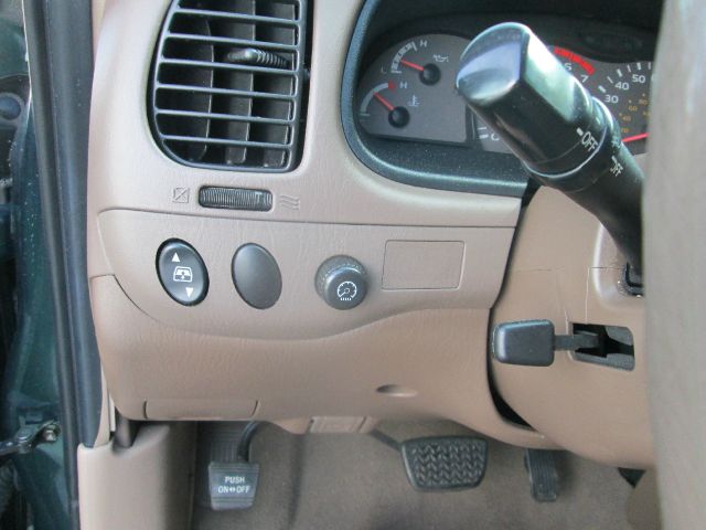 Toyota Sequoia 2002 photo 3