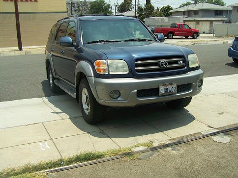 Toyota Sequoia 2002 photo 3