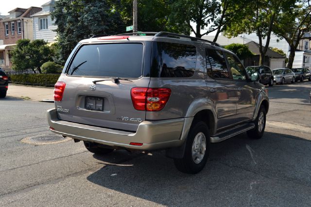 Toyota Sequoia 2002 photo 2