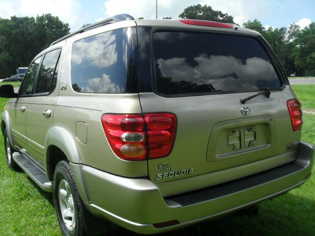 Toyota Sequoia 2002 photo 3