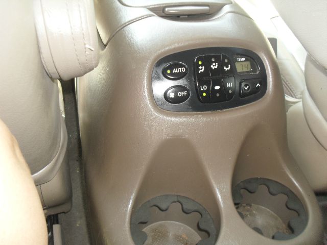 Toyota Sequoia 2002 photo 8