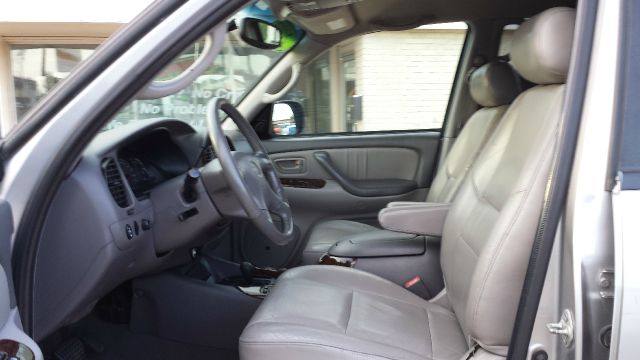 Toyota Sequoia 2002 photo 2