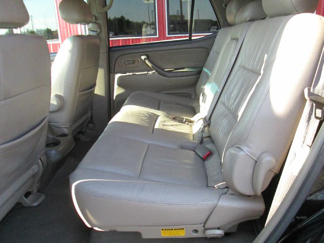 Toyota Sequoia 2002 photo 2