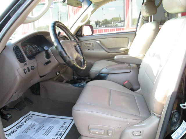 Toyota Sequoia 2002 photo 3