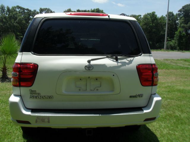 Toyota Sequoia 2002 photo 1