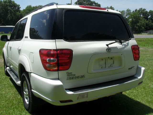 Toyota Sequoia 2002 photo 2