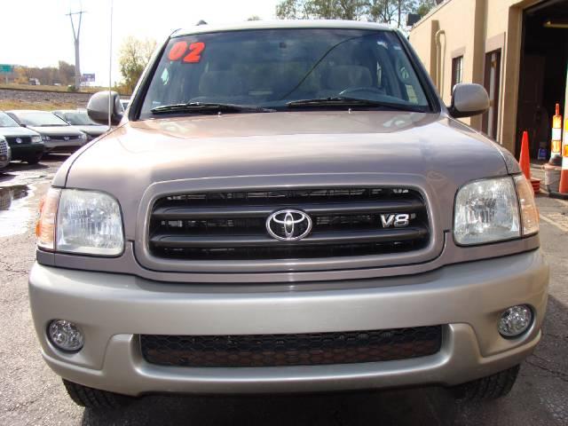 Toyota Sequoia 2002 photo 1