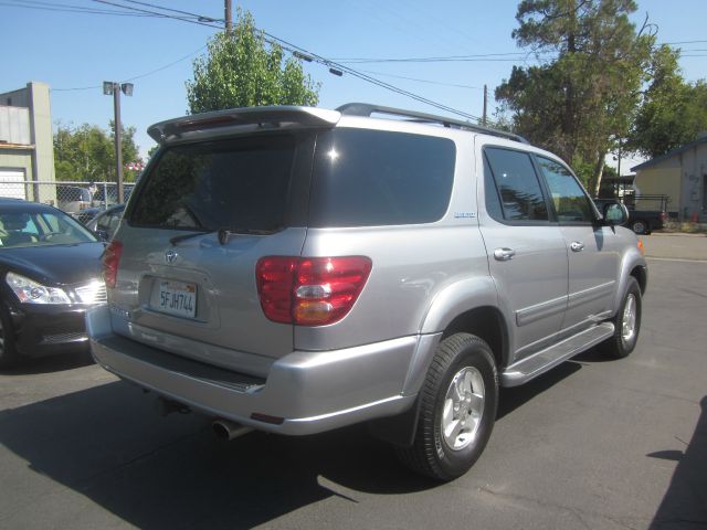 Toyota Sequoia 2002 photo 1