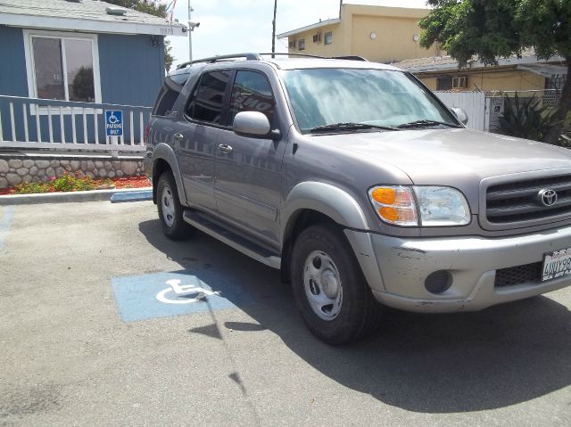 Toyota Sequoia 2002 photo 1