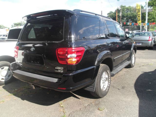 Toyota Sequoia 2002 photo 2