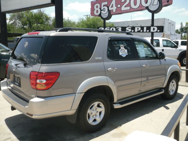 Toyota Sequoia 2002 photo 18