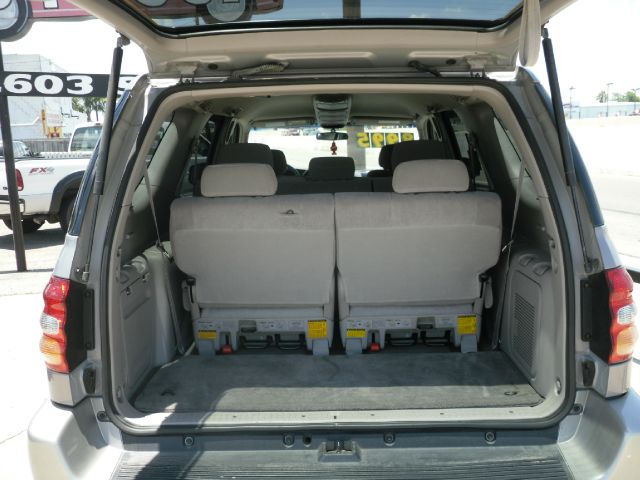 Toyota Sequoia 2002 photo 2