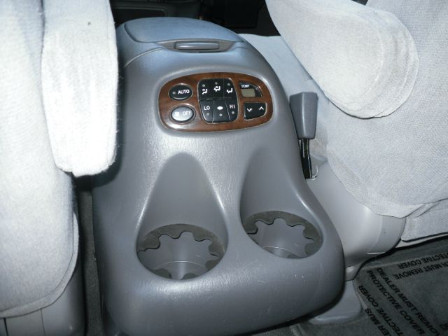 Toyota Sequoia 2002 photo 21