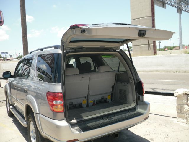 Toyota Sequoia 2002 photo 3