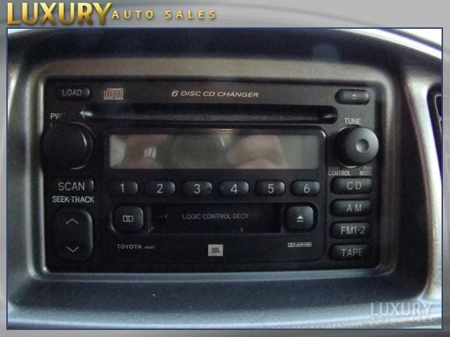 Toyota Sequoia 2002 photo 2