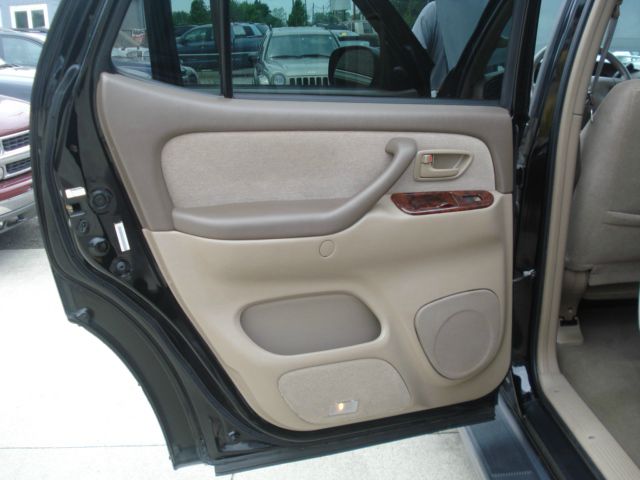 Toyota Sequoia I Limited SUV