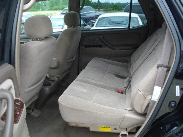 Toyota Sequoia 2002 photo 1